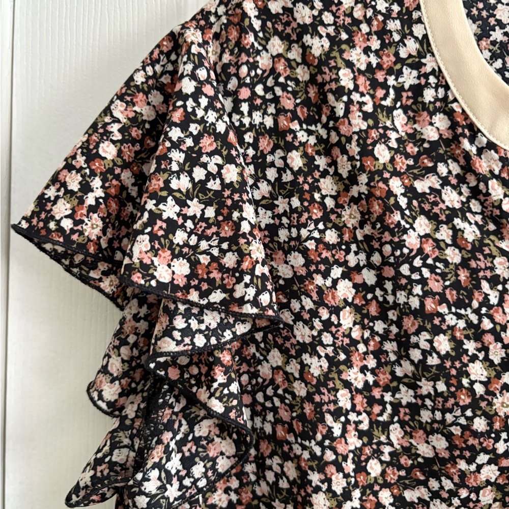 Gaharu Floral Short Sleeve (flutter) Blouse. Size XL - Picture 7 of 7